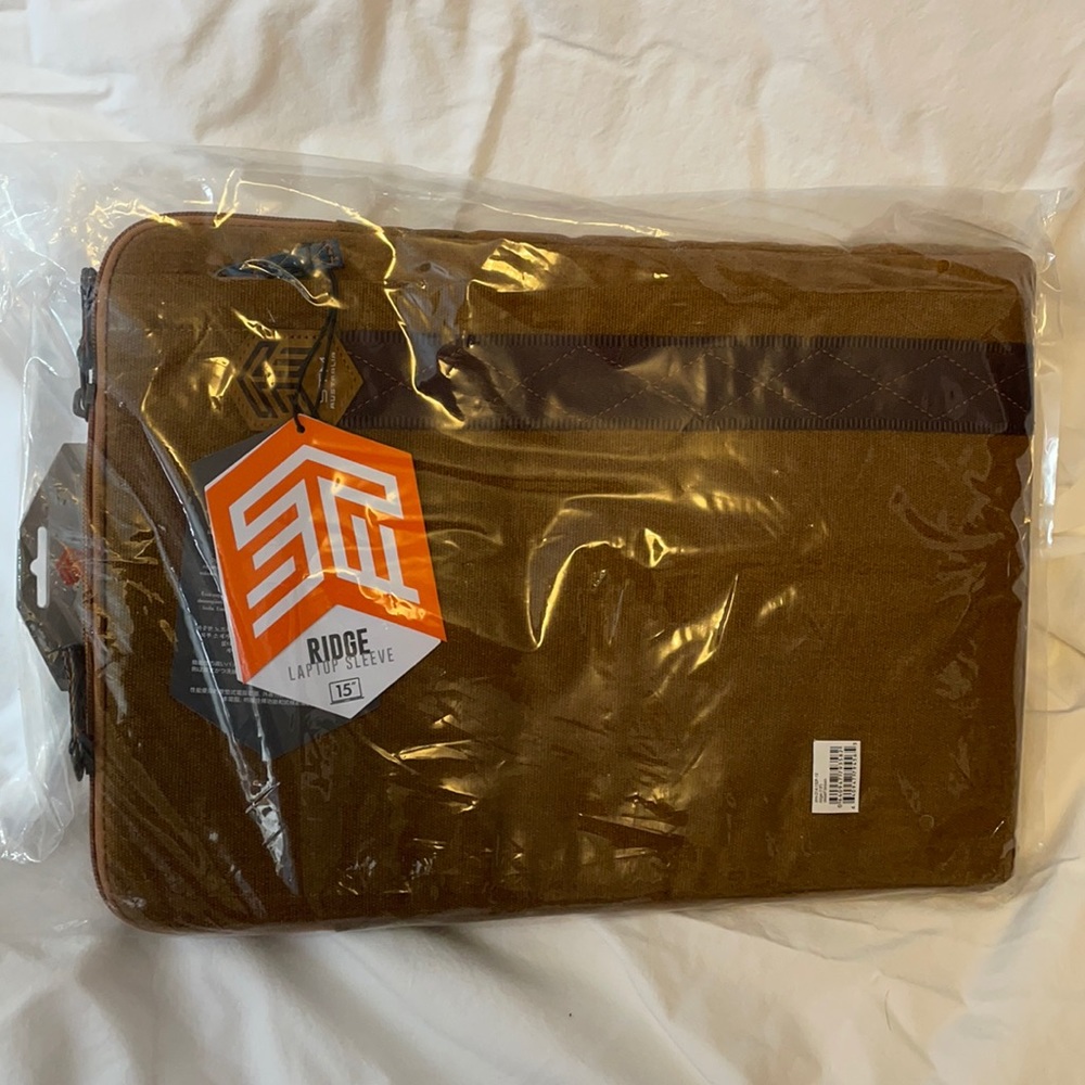 NWT New In Bag STM Ridge Laptop Sleeve